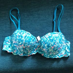 34B pink Victoria’s Secret bra.